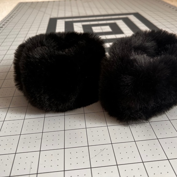 NWT  Faux Fur Cuffs by WHBM - Picture 4 of 7